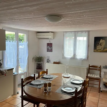Maison Accueillante Avec Cheminee